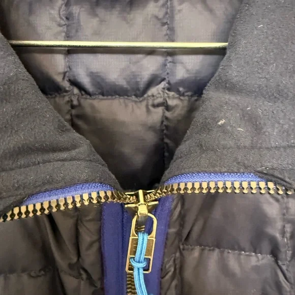 Patagonia Black and Blue Puffer Jacket for Active Outdoor Use - Picture 4 of 6